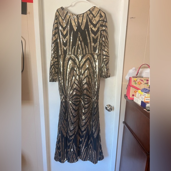 Elegant ball gown dress! - Picture 2 of 4